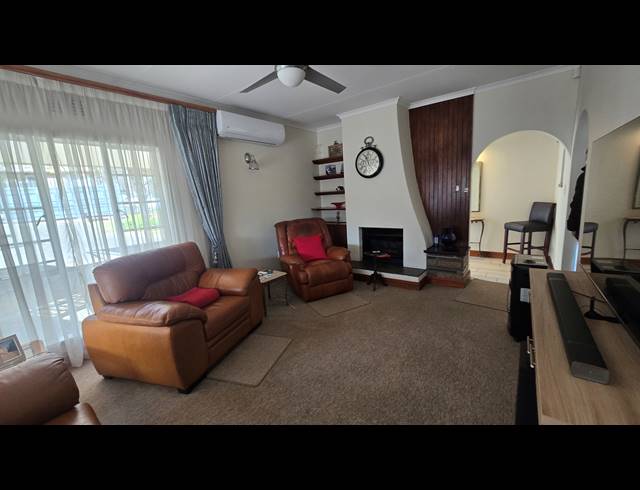 3 BEDROOM FREEHOLD FOR SALE IN BRACKENDOWNS